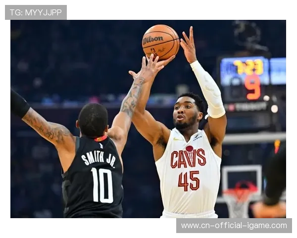 NBA米切尔强势突破两步上篮稳稳命中：训练场雕琢出的关键瞬间